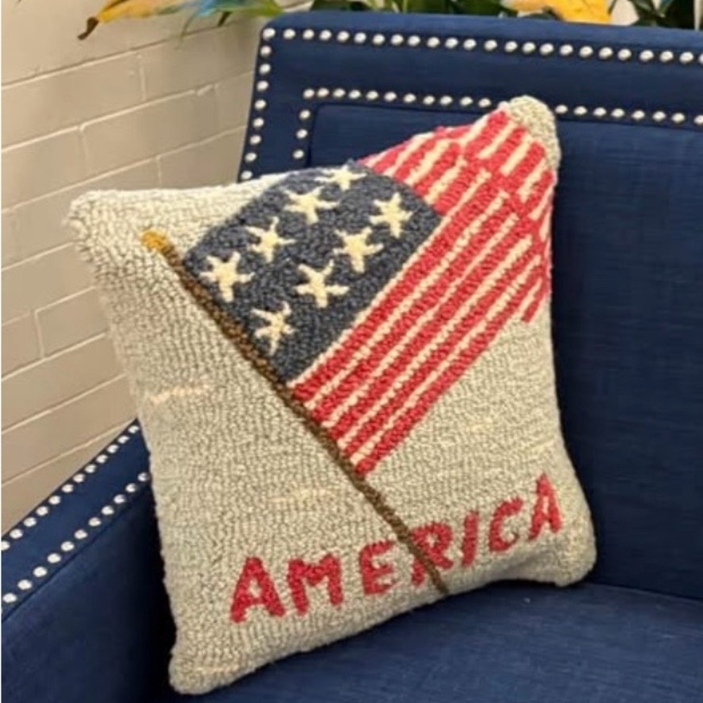 Vintage patriotic hook pillow - Picture 2 of 7